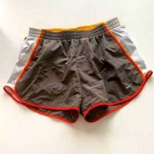 Nike shorts. SIZE M